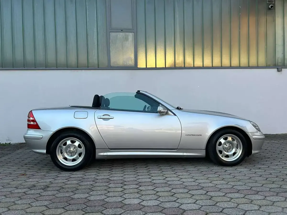 Usata Mercedes SLK200 163 CV (119 kW) 2003 Argento Cabrio