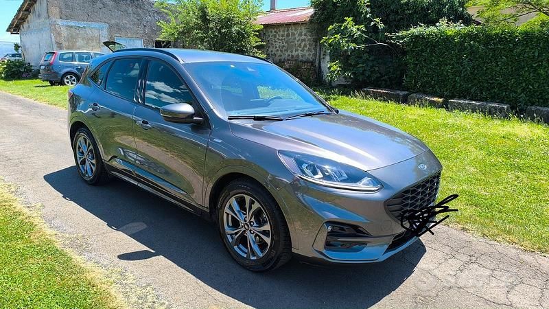 Usata Ford Kuga ST-Line 140 CV (102 kW) 2022 Grigio SUV
