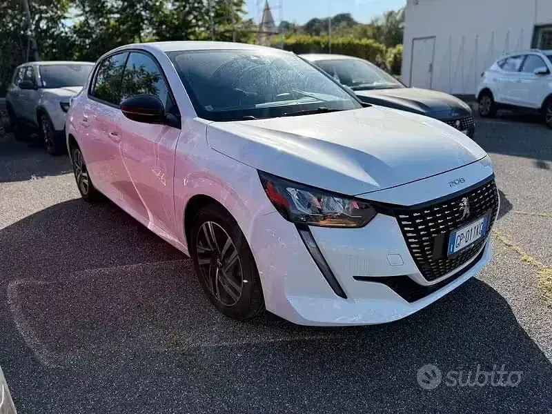 Usata Peugeot 208 Allure 101 CV (74 kW) 2023 Utilitaria