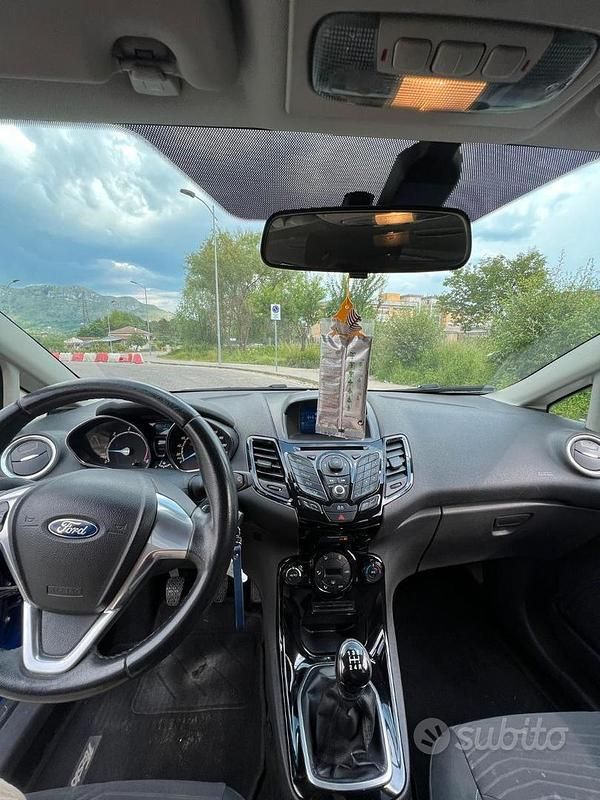 Usata Ford Fiesta 75 CV (55 kW) 2014 Blu/azzurro Utilitaria