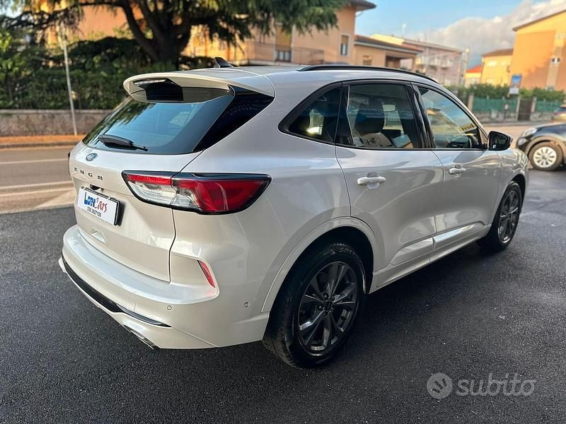 Usata Ford Kuga ST-Line X 120 CV (88 kW) 2022 Bianco SUV