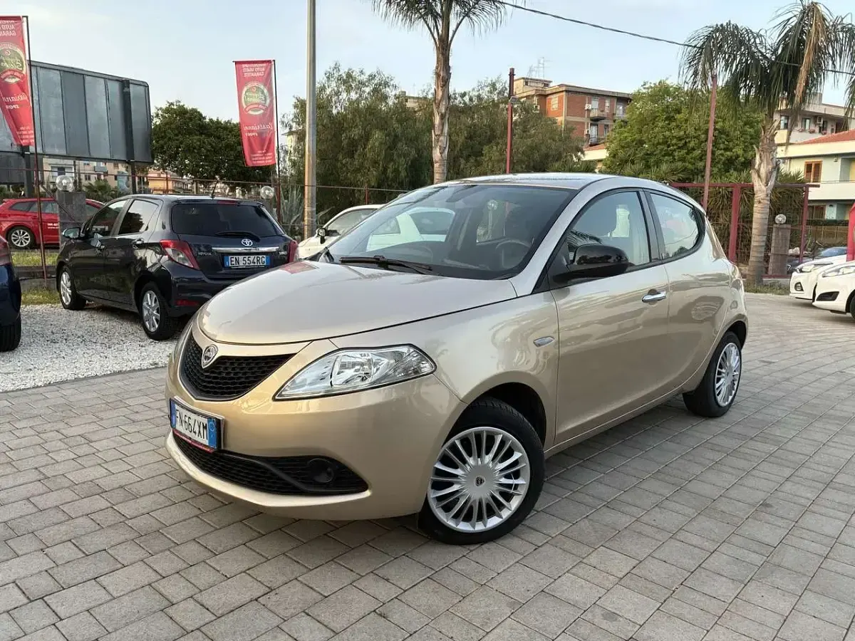 Usata Lancia Ypsilon Gold 95 CV (69 kW) 2018 Beige Utilitaria