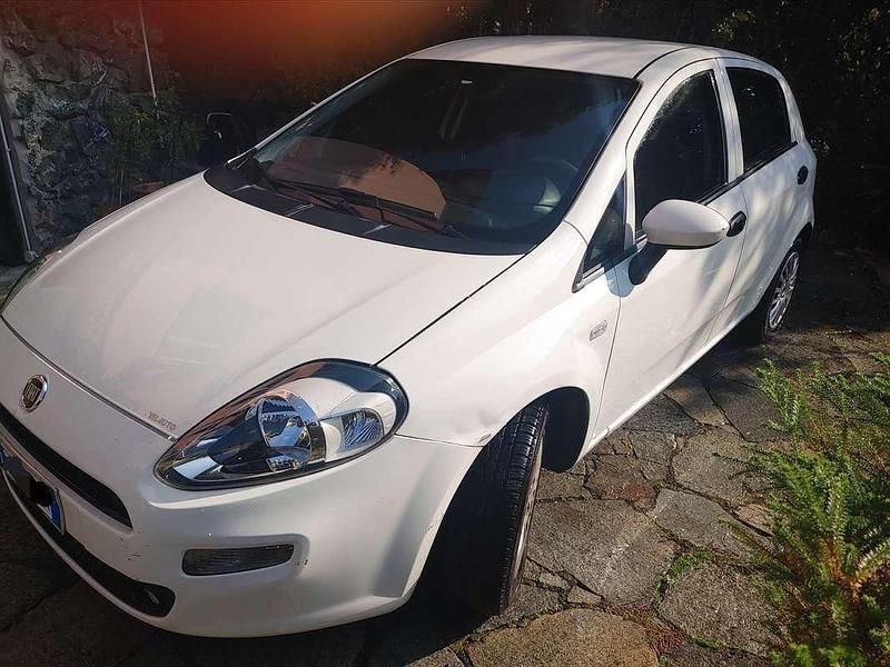 Usata Fiat Grande Punto 95 CV (69 kW) 2017 Bianco Utilitaria