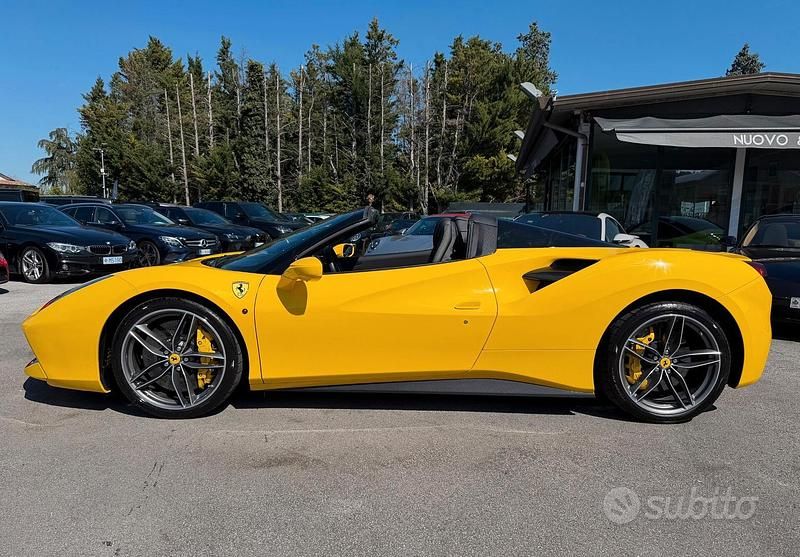 Usata Ferrari 488 670 CV (492 kW) 2017 Giallo Cabrio