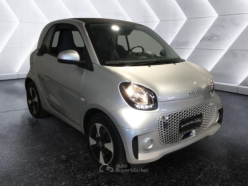 Używany Smart ForTwo Electric Drive Passion 41 kW (56 KM) 2023 Srebrny Sedan/Limuzyna