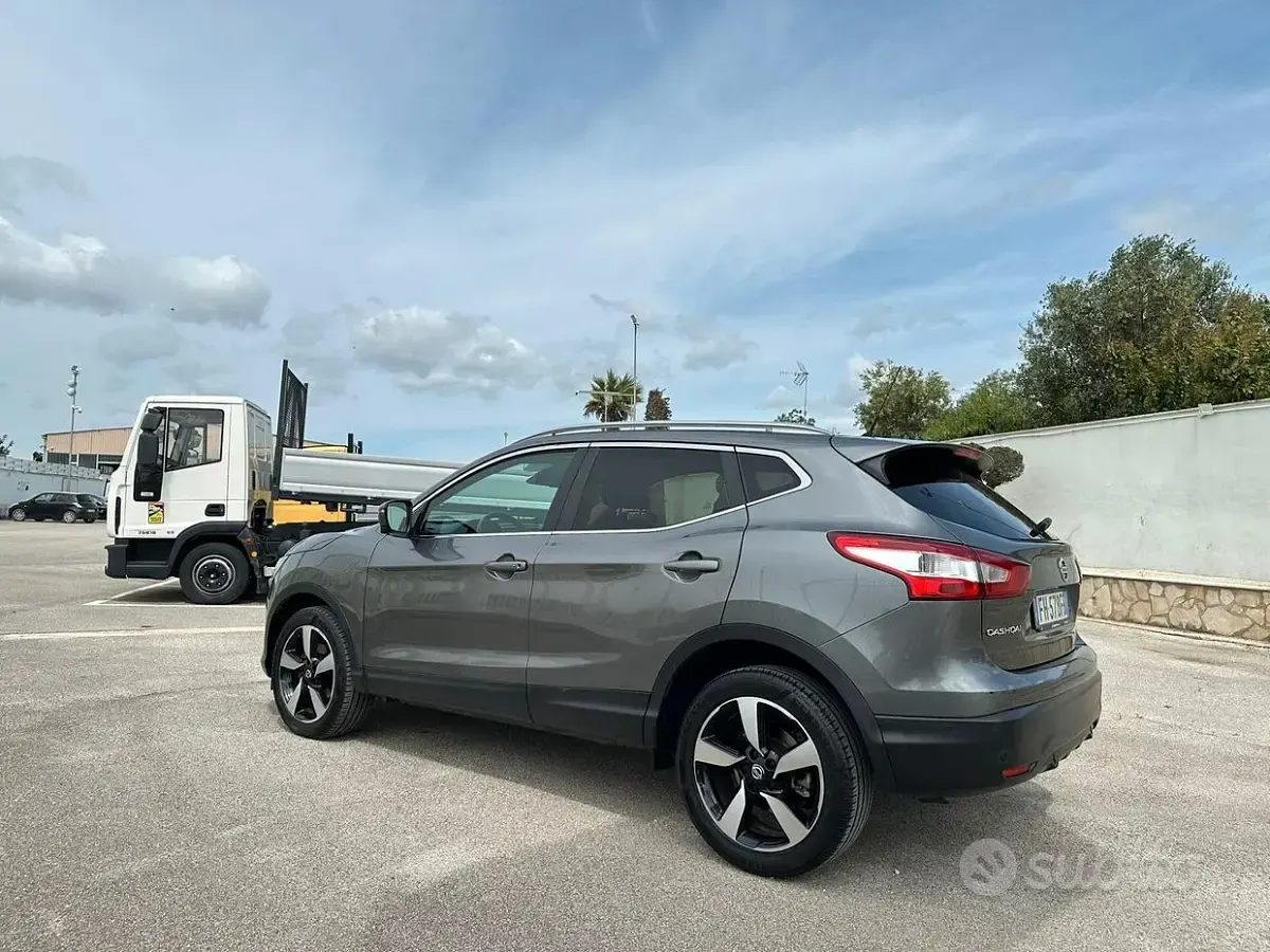 Usata Nissan Qashqai Tekna 131 CV (96 kW) 2017 Grigio SUV