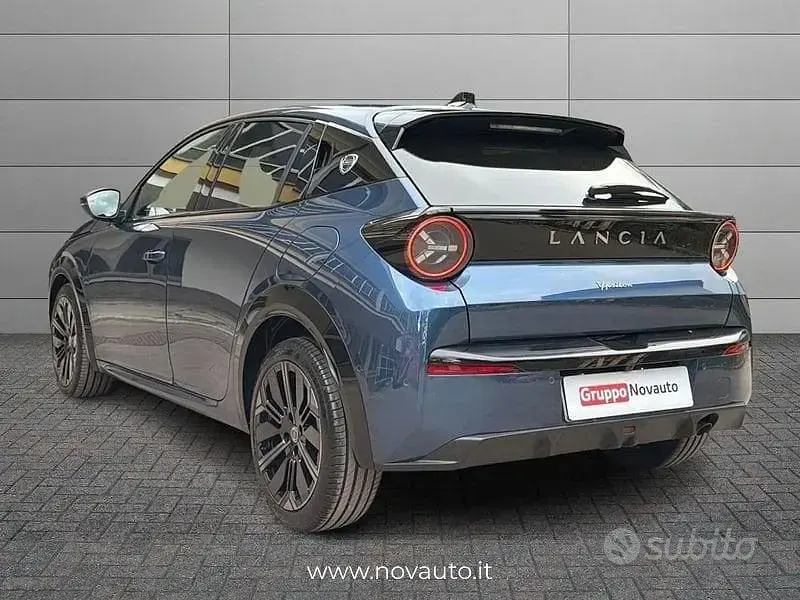 Usata Lancia Ypsilon 101 CV (74 kW) 2024 Blu/azzurro Utilitaria