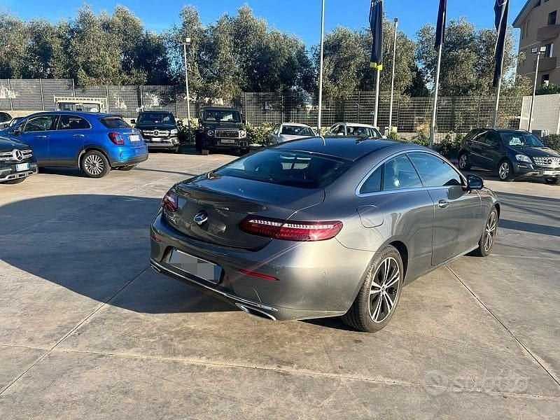 Usata Mercedes E220 Business 194 CV (142 kW) 2022 Grigio Coupé