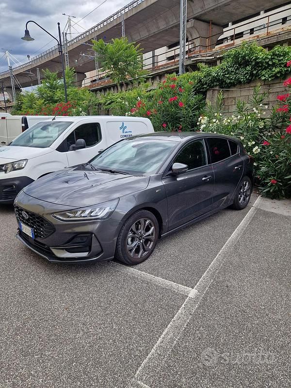 Usata Ford Focus 155 CV (114 kW) 2023 Grigio Utilitaria