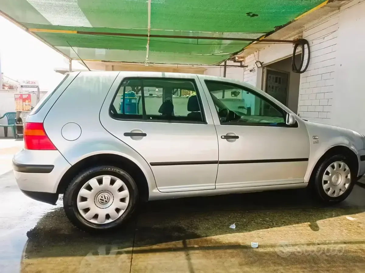 Usata VW Golf IV 101 CV (74 kW) 2002 Grigio Berlina
