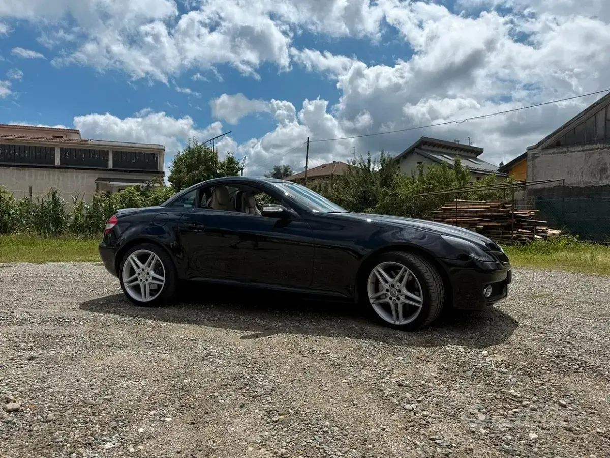 Usata Mercedes SLK350 272 CV (200 kW) 2005 Nero Cabrio
