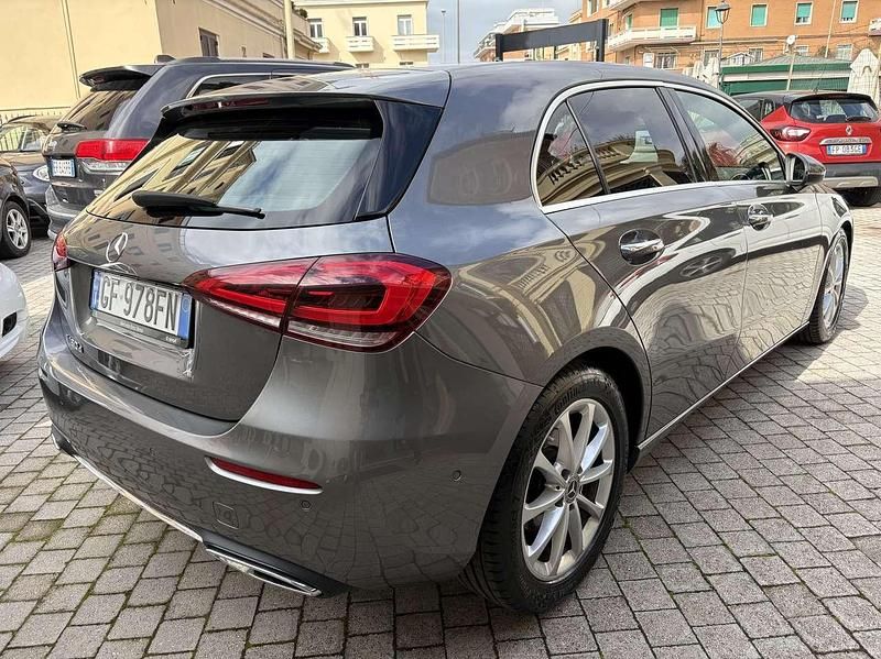 Usata Mercedes A180 Premium 116 CV (85 kW) 2020 Grigio Berlina