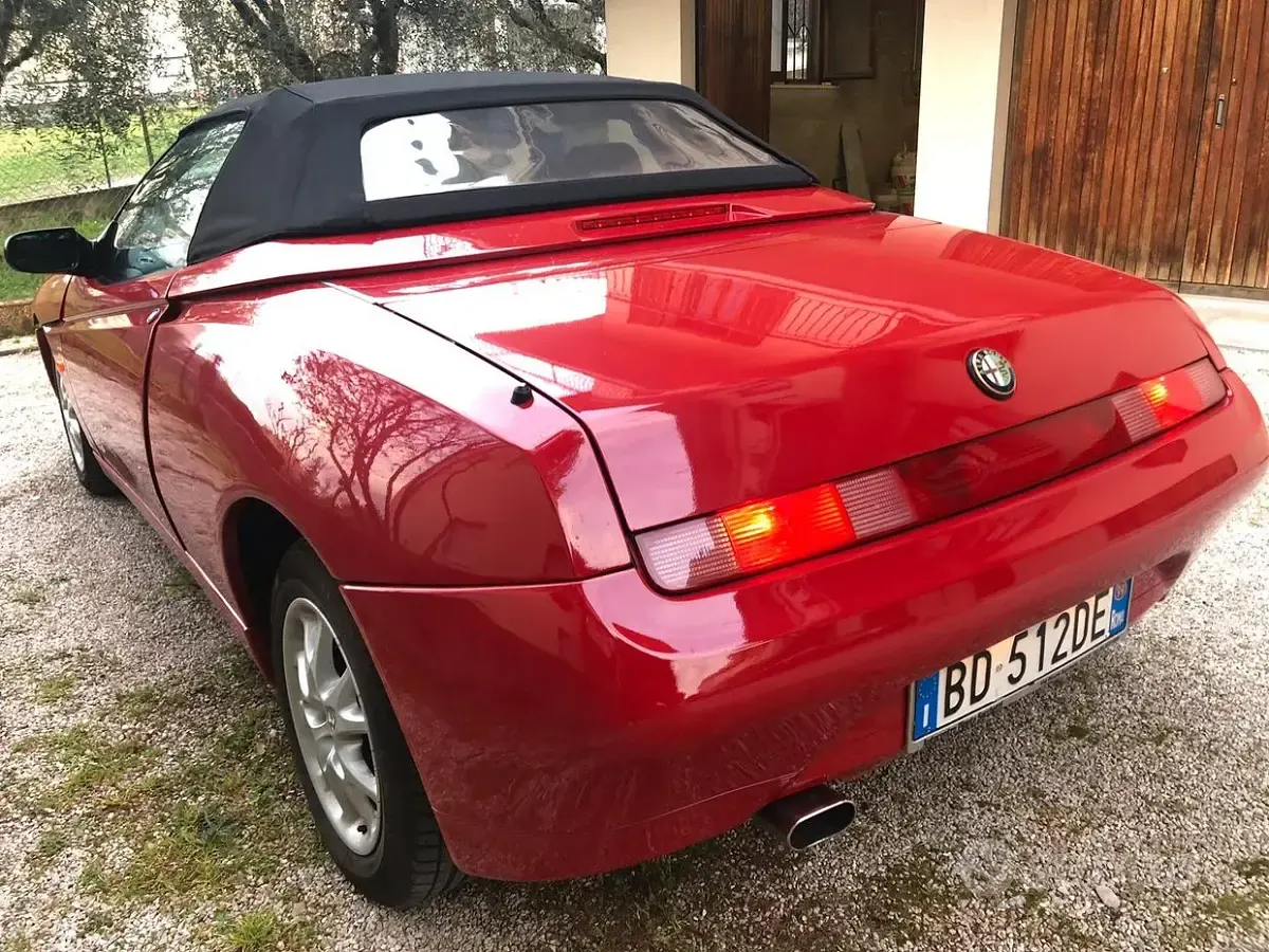 Usata Alfa Romeo Spider 144 CV (105 kW) 1999 Rosso Cabrio