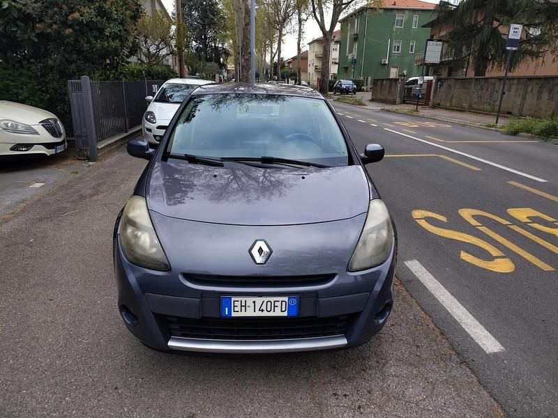 Usata Renault Clio II 75 CV (55 kW) 2011 Blu Berlina