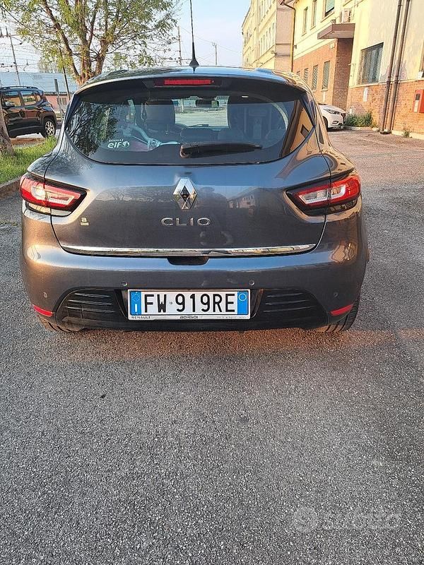 Usata Renault Clio IV 75 CV (55 kW) 2019 Grigio Berlina