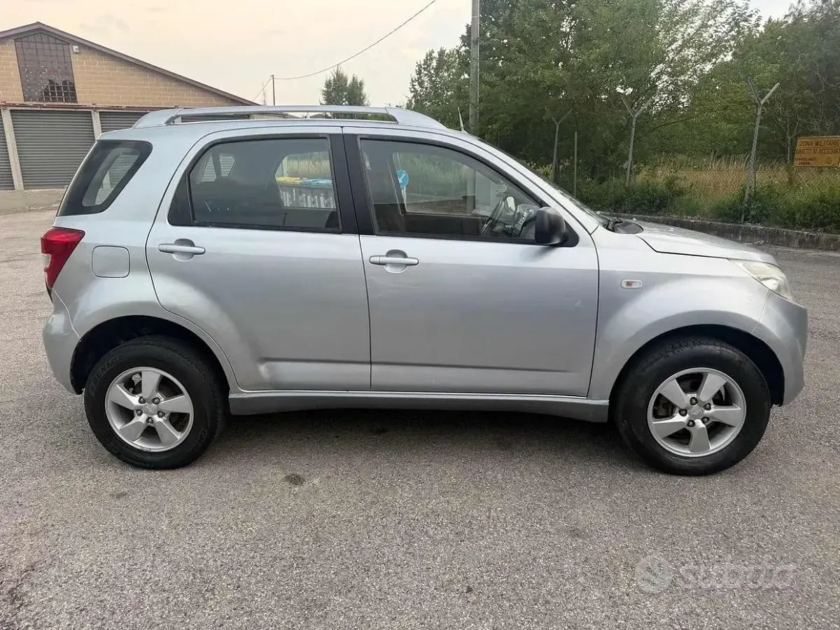 Usata Daihatsu Terios 105 CV (77 kW) 2006 Grigio SUV