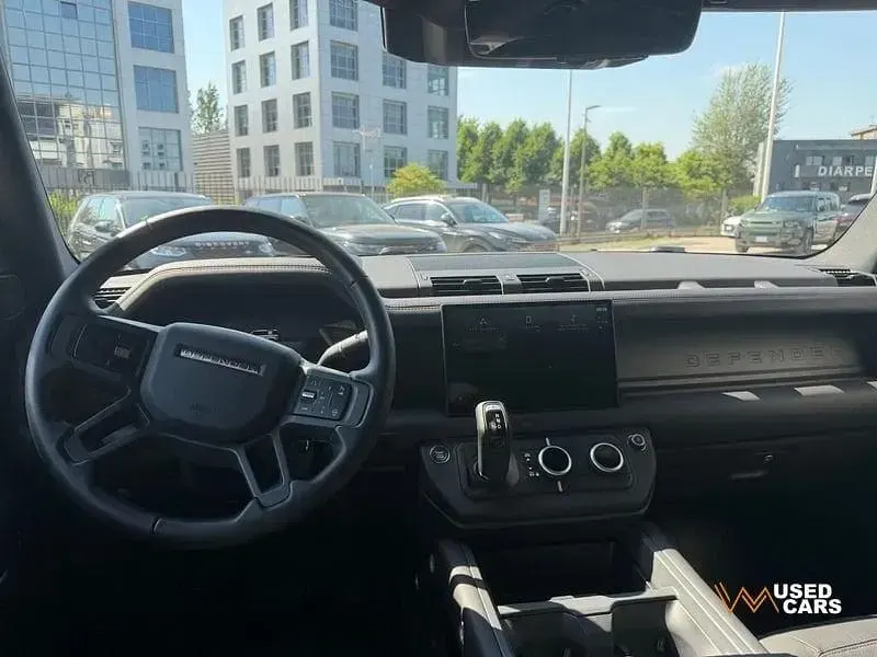 Usata Land Rover Defender SE Dynamic 199 CV (146 kW) 2025 Nero SUV