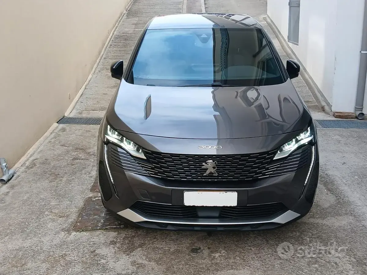 Usata Peugeot 3008 Allure 131 CV (96 kW) 2023 Grigio SUV