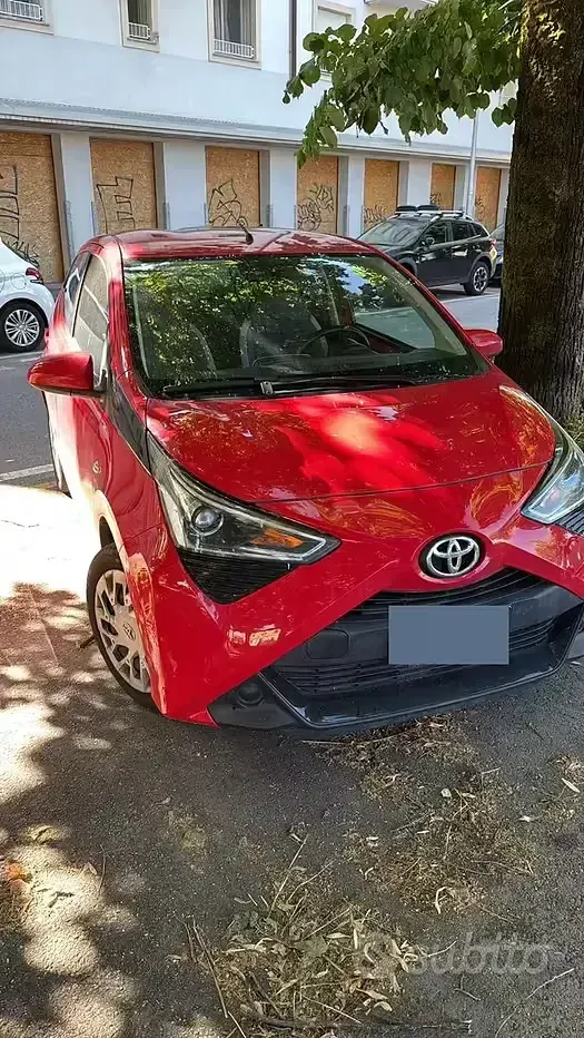 Usata Toyota Aygo Connect Style 72 CV (52 kW) 2020 Rosso Utilitaria