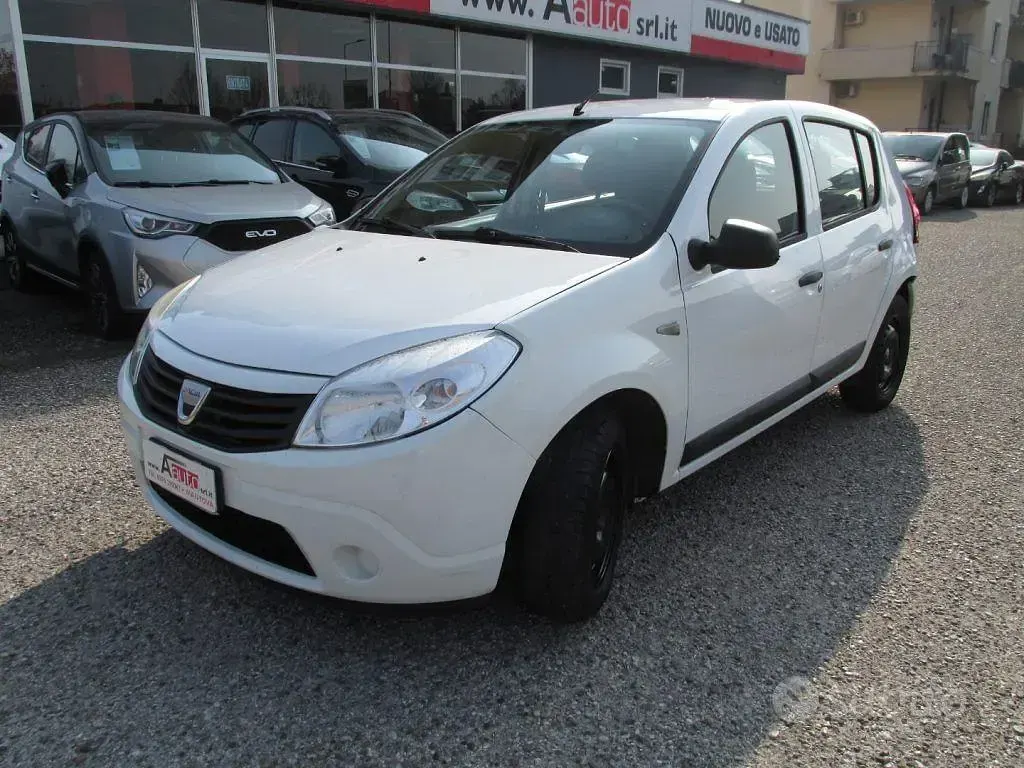 Usata Dacia Sandero 75 CV (55 kW) 2010 Berlina