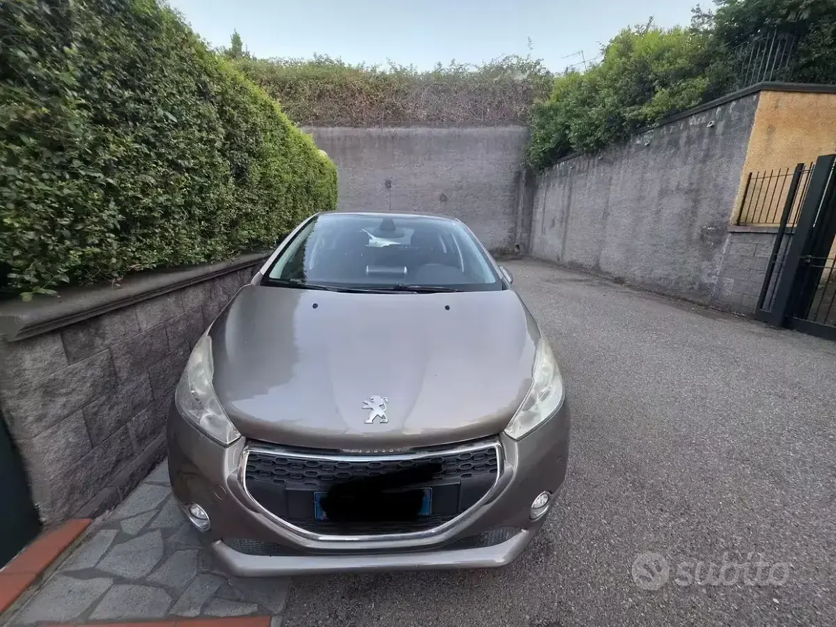 Usata Peugeot 208 Allure 68 CV (50 kW) 2012 Utilitaria