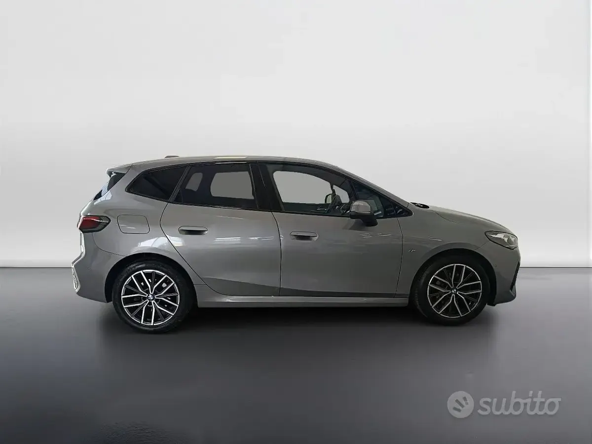 Usata BMW 218 Active Tourer Performance 150 CV (110 kW) 2023 Grigio fumo met. Monovolume