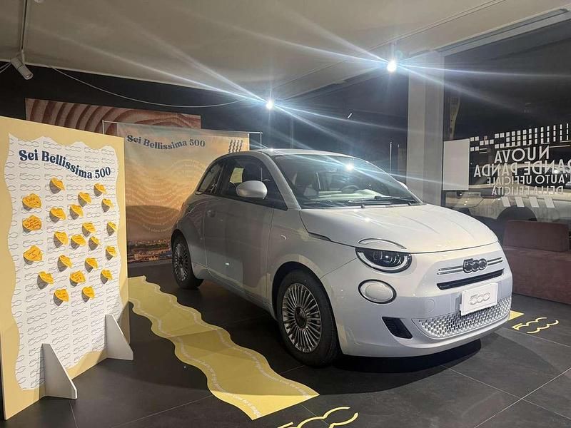 Nuova Fiat 500e 86 kW (118 CV) 2026 Celestial blu Utilitaria