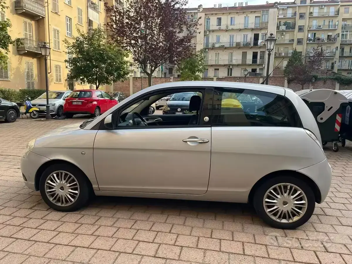 Usata Lancia Ypsilon 77 CV (56 kW) 2010 Grigio Utilitaria