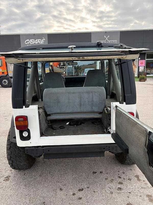 Usata Jeep Wrangler 1988 Bianco SUV