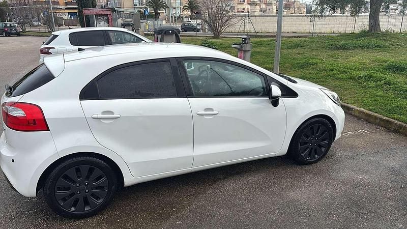 Usata Kia Rio EX 90 CV (66 kW) 2011 Berlina