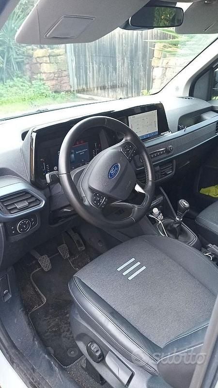 Usata Ford Tourneo Courier Active 125 CV (91 kW) 2024 Grigio Monovolume