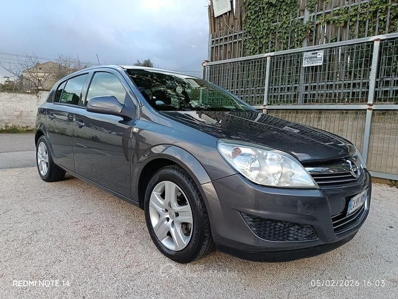 Usata Opel Astra Enjoy 88 CV (64 kW) 2010 Grigio Berlina