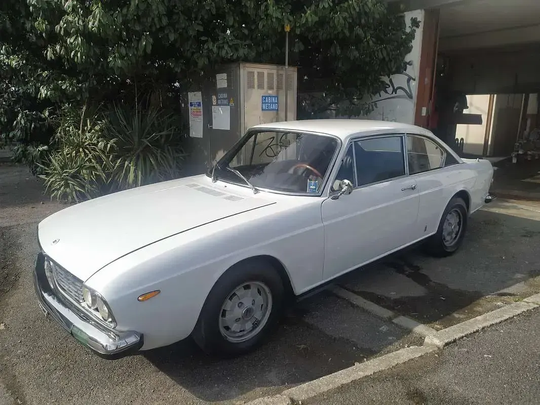 Usata Lancia 2000 116 CV (85 kW) 1971 Bianco Coupé
