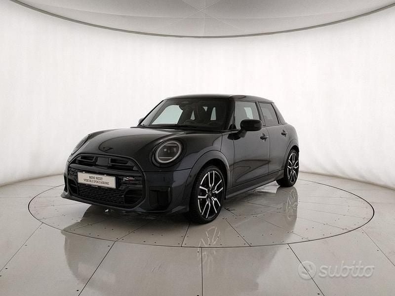 Nuova Mini John Cooper Works 2025 Utilitaria