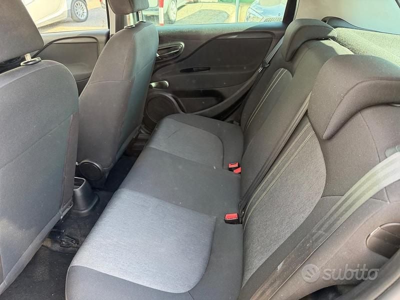 Usata Fiat Punto Lounge 77 CV (56 kW) 2014 Blu Utilitaria