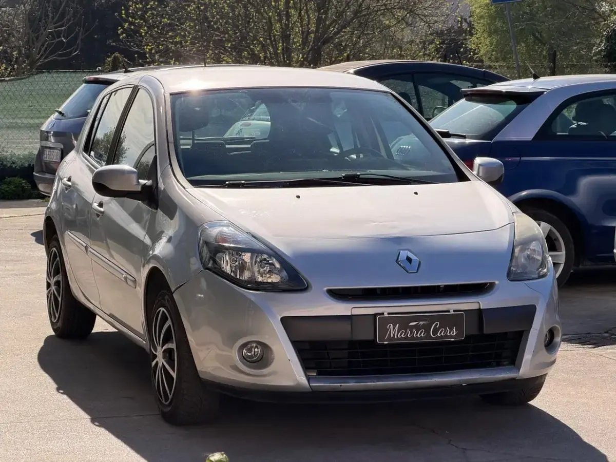 Usata Renault Clio II 75 CV (55 kW) 2011 Argento Berlina
