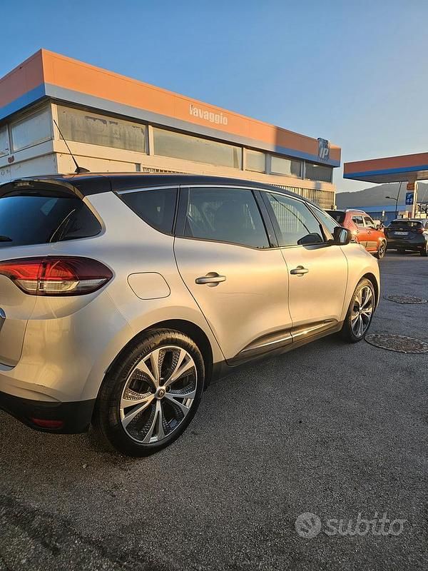 Usata Renault Scénic III 110 CV (80 kW) 2016 Grigio Monovolume