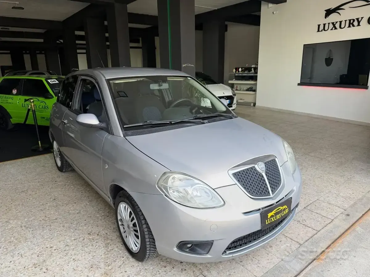 Usata Lancia Ypsilon 75 CV (55 kW) 2008 Marrone Utilitaria