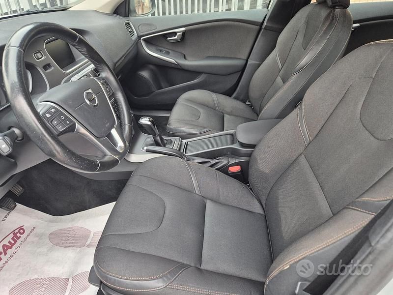 Usata Volvo V40 CC Business Edition 120 CV (88 kW) 2018 Bianco Station wagon