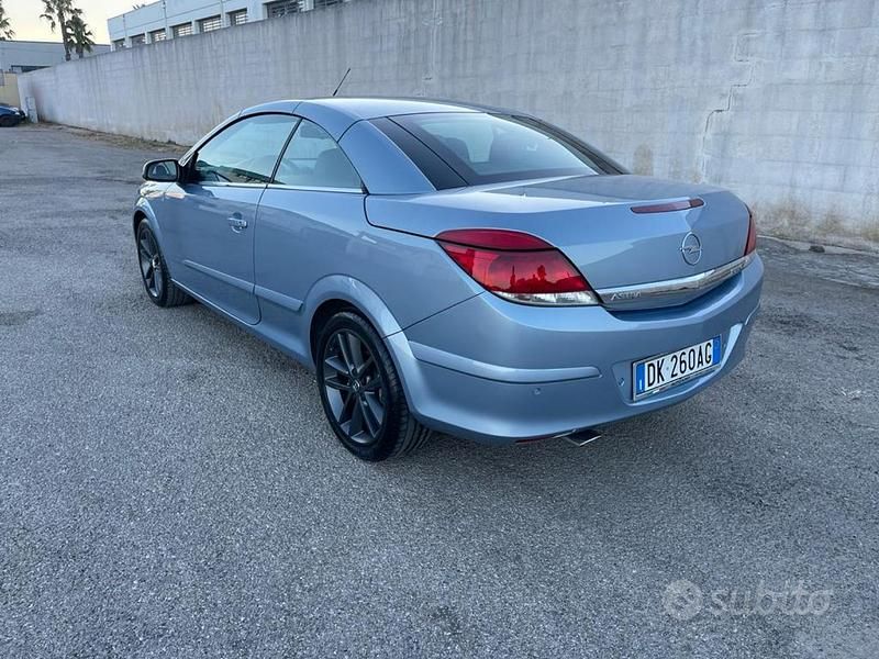 Usata Opel Astra Cabriolet 180 CV (132 kW) 2007 Blu Cabrio