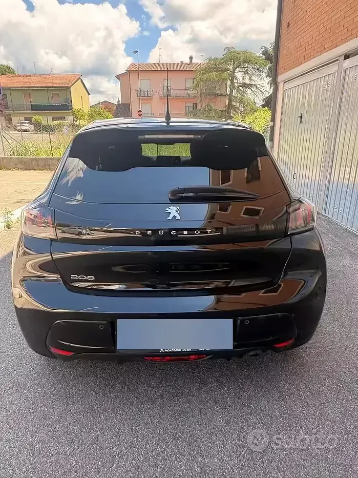 Usata Peugeot 208 Allure 101 CV (74 kW) 2023 Nero Utilitaria