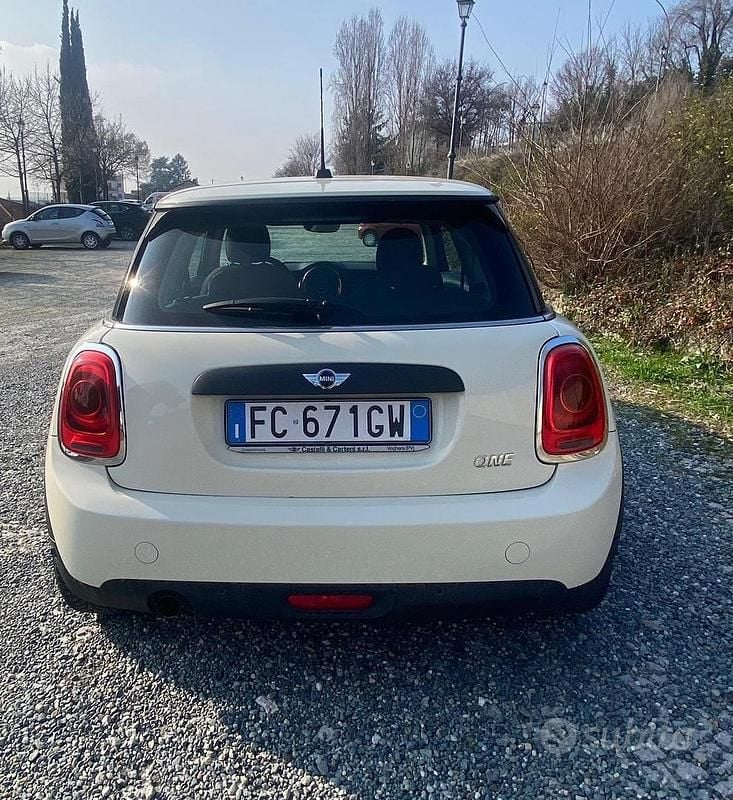 Usata Mini ONE 75 CV (55 kW) 2016 Utilitaria