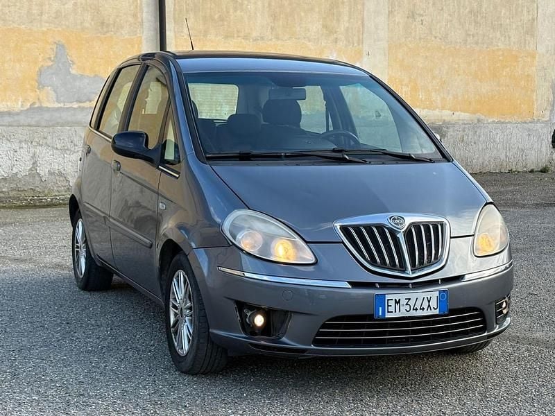 Usata Lancia Musa S 95 CV (69 kW) 2012 Grigio Monovolume