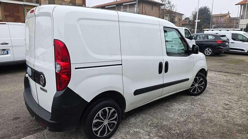 Usata Fiat Doblò Business 95 CV (69 kW) 2021 Bianco / pastello Monovolume