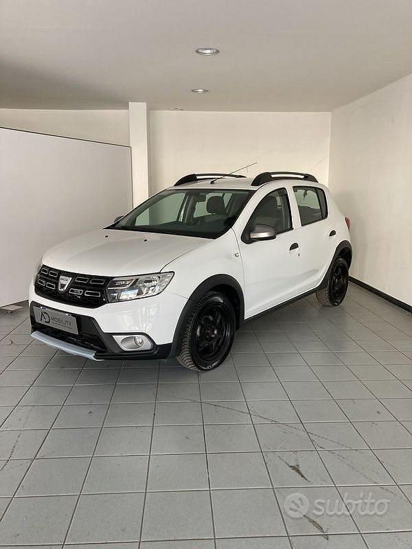 Bianco Usata 2017 Dacia Sandero Due volumi | 9000 € (Cara) - Immagine 1/4