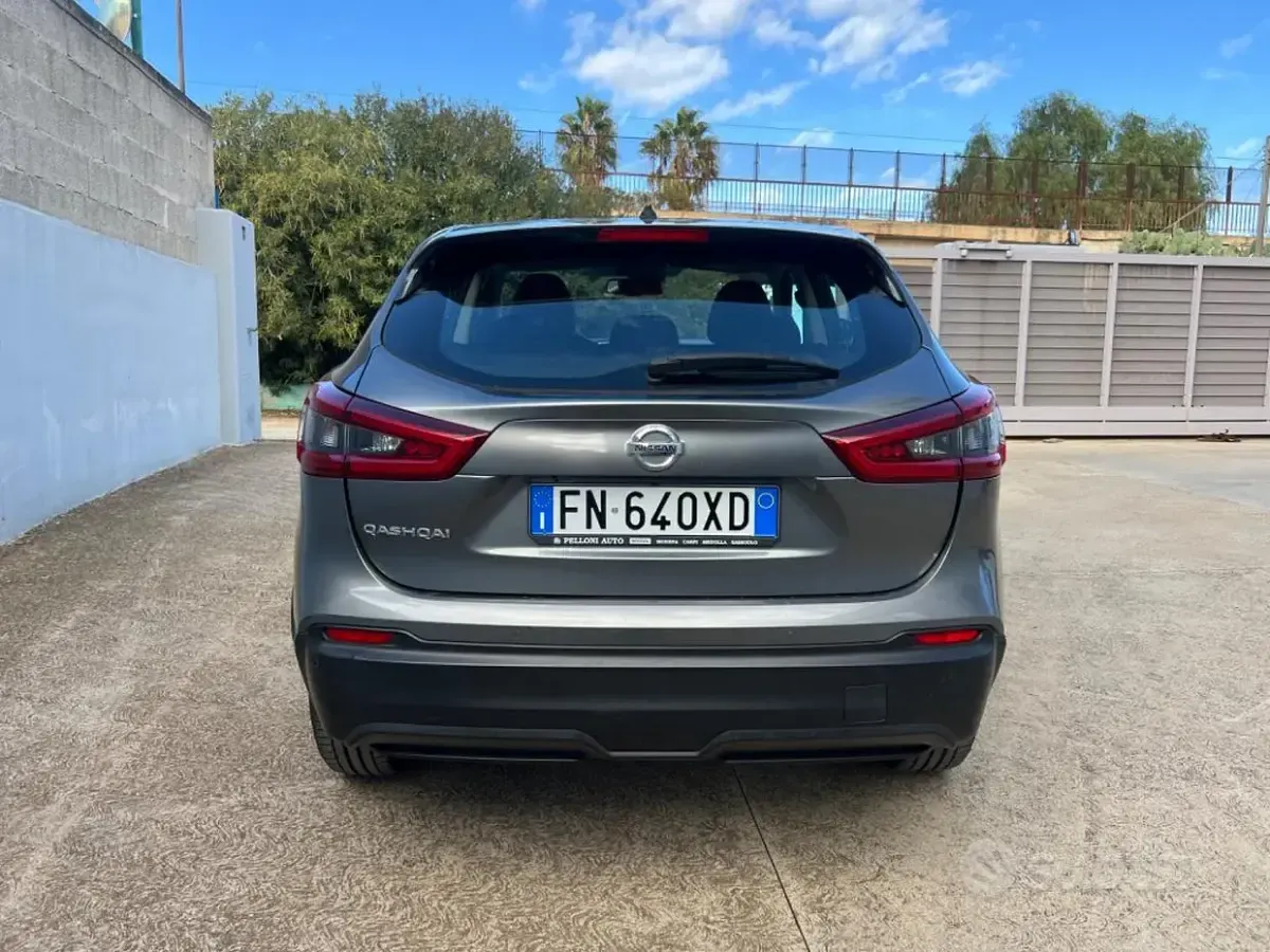 Usata Nissan Qashqai Acenta 110 CV (80 kW) 2018 Grigio SUV