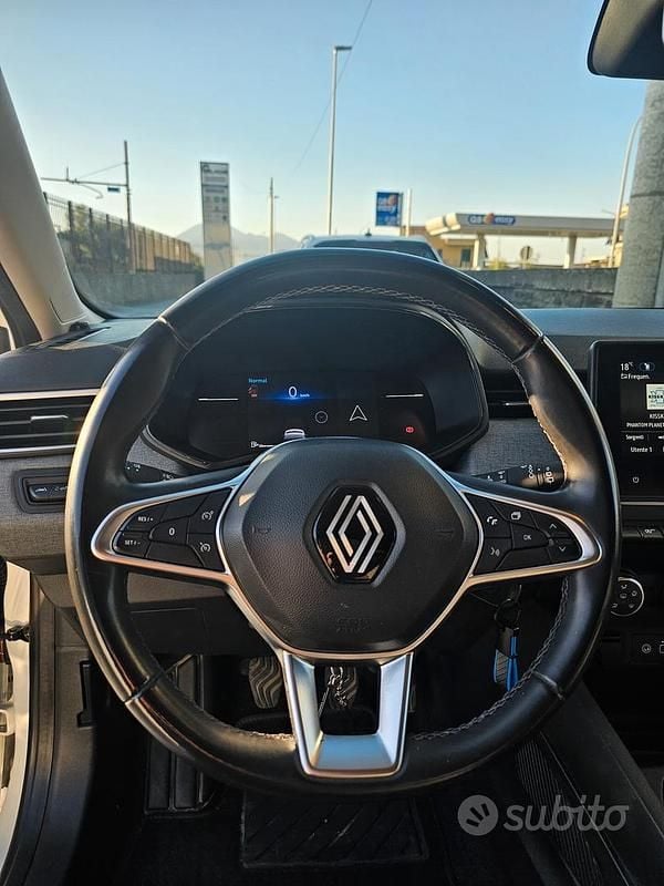 Usado Renault Clio V Evolution 100 HP (73 kW) 2024 Branco Sedan