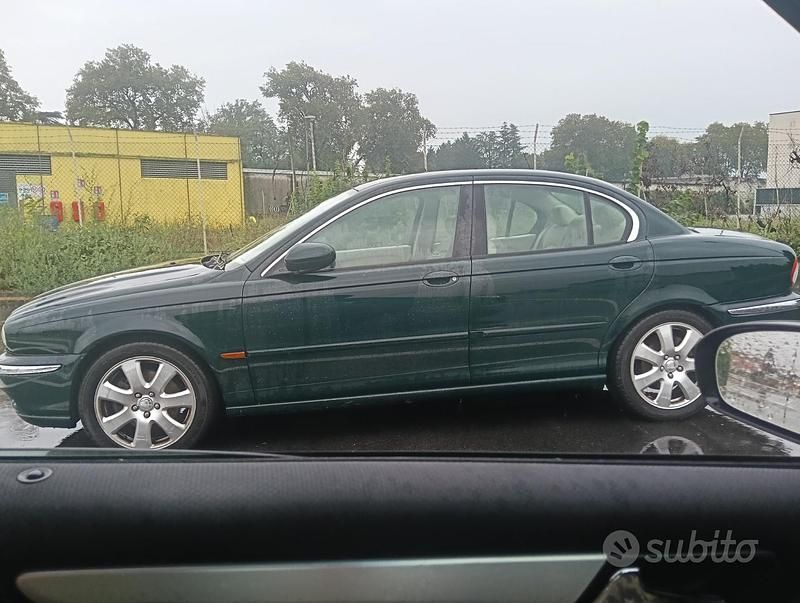 Usata Jaguar X-type 156 CV (114 kW) 2002 Verde Berlina