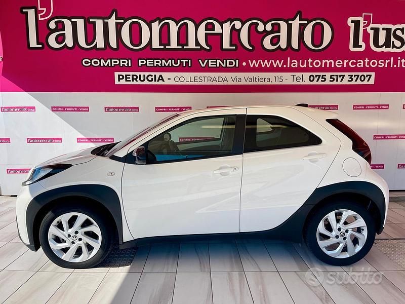 Usata Toyota Aygo X Active 72 CV (52 kW) 2022 Bianco SUV