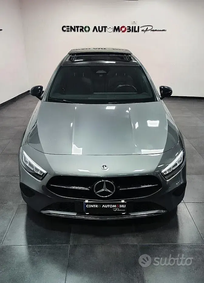 Usata Mercedes A180 116 CV (85 kW) 2023 Grigio Berlina